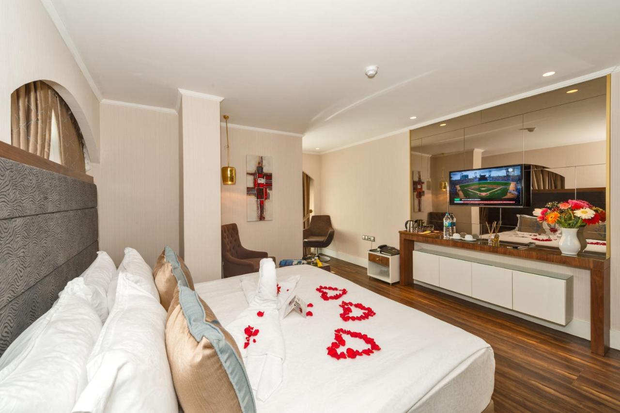 Darkmen Hotel