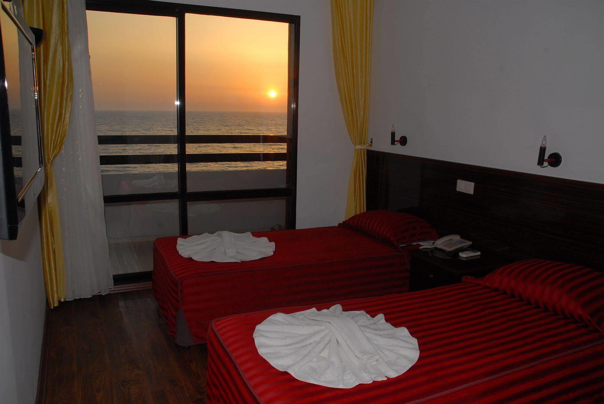 Sunday Hotel