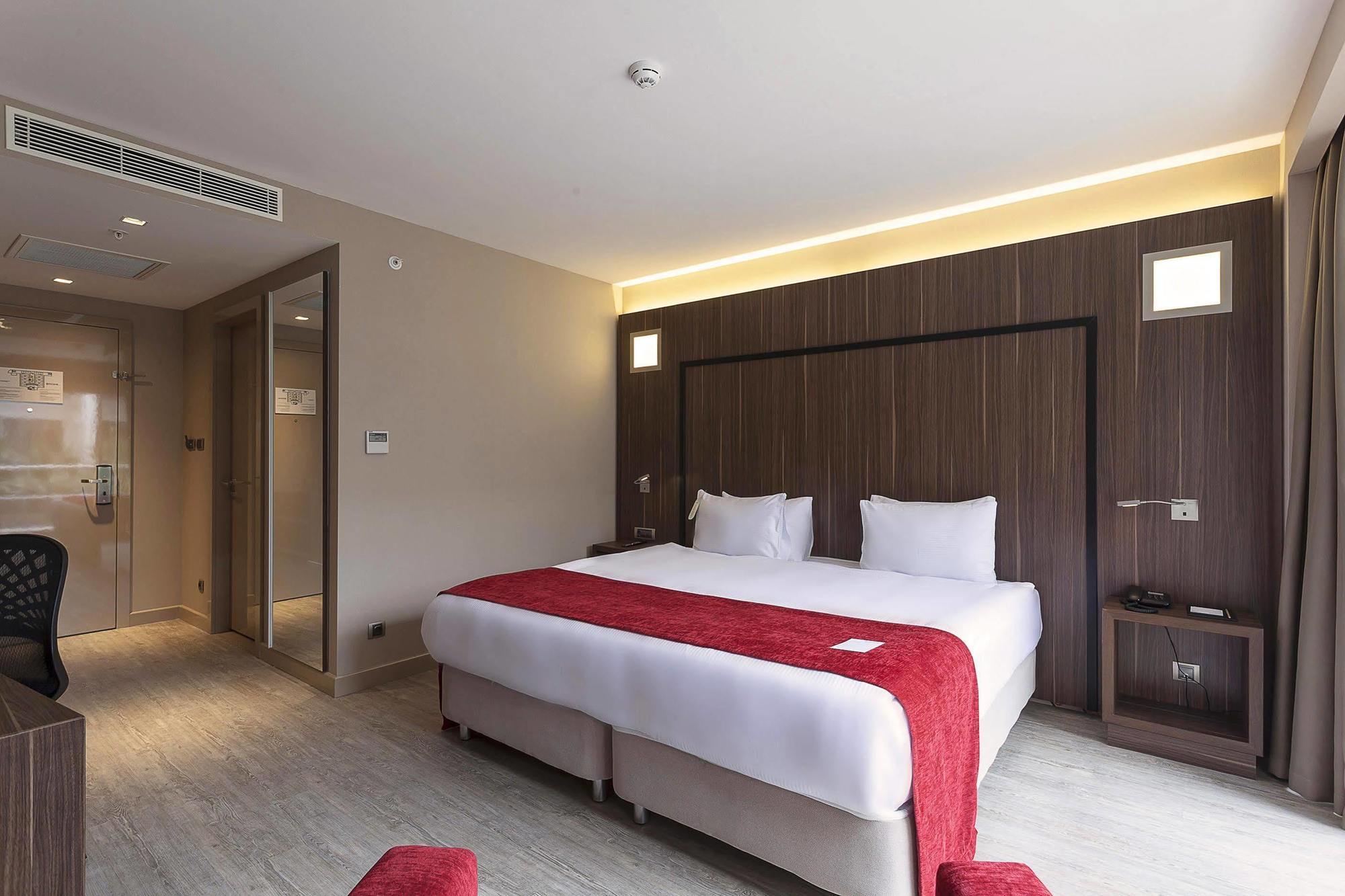 Ramada Encore By Wyndham 4*