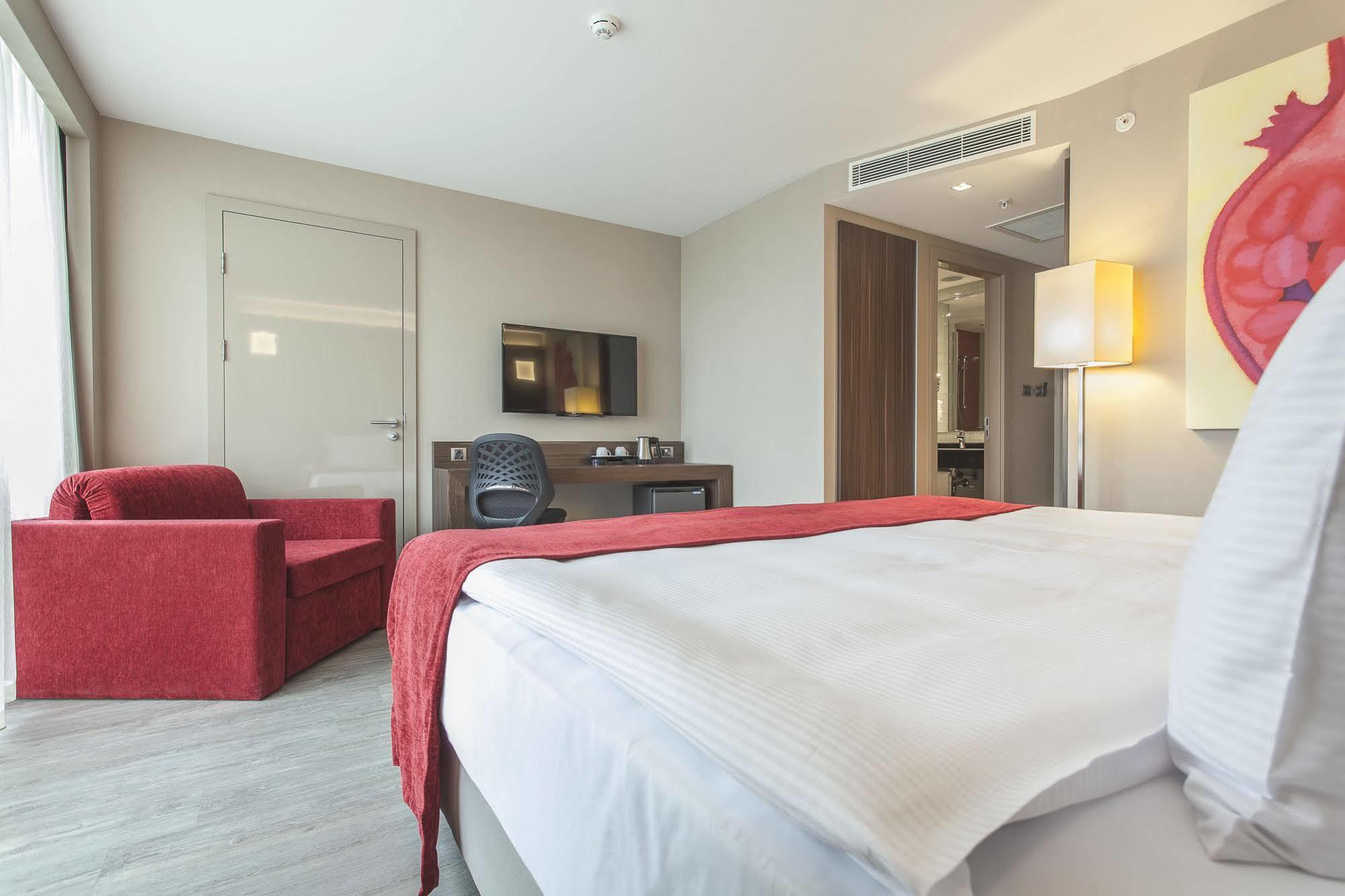 Ramada Encore By Wyndham 4* Izmir