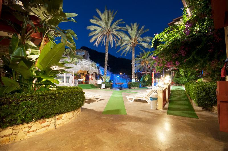 Grand Aquarium Apart Hotel