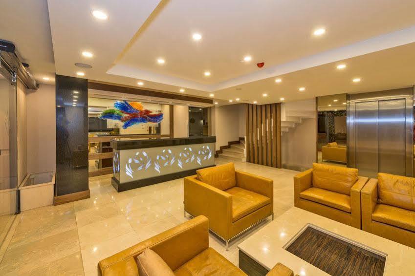 Darkmen Hotel