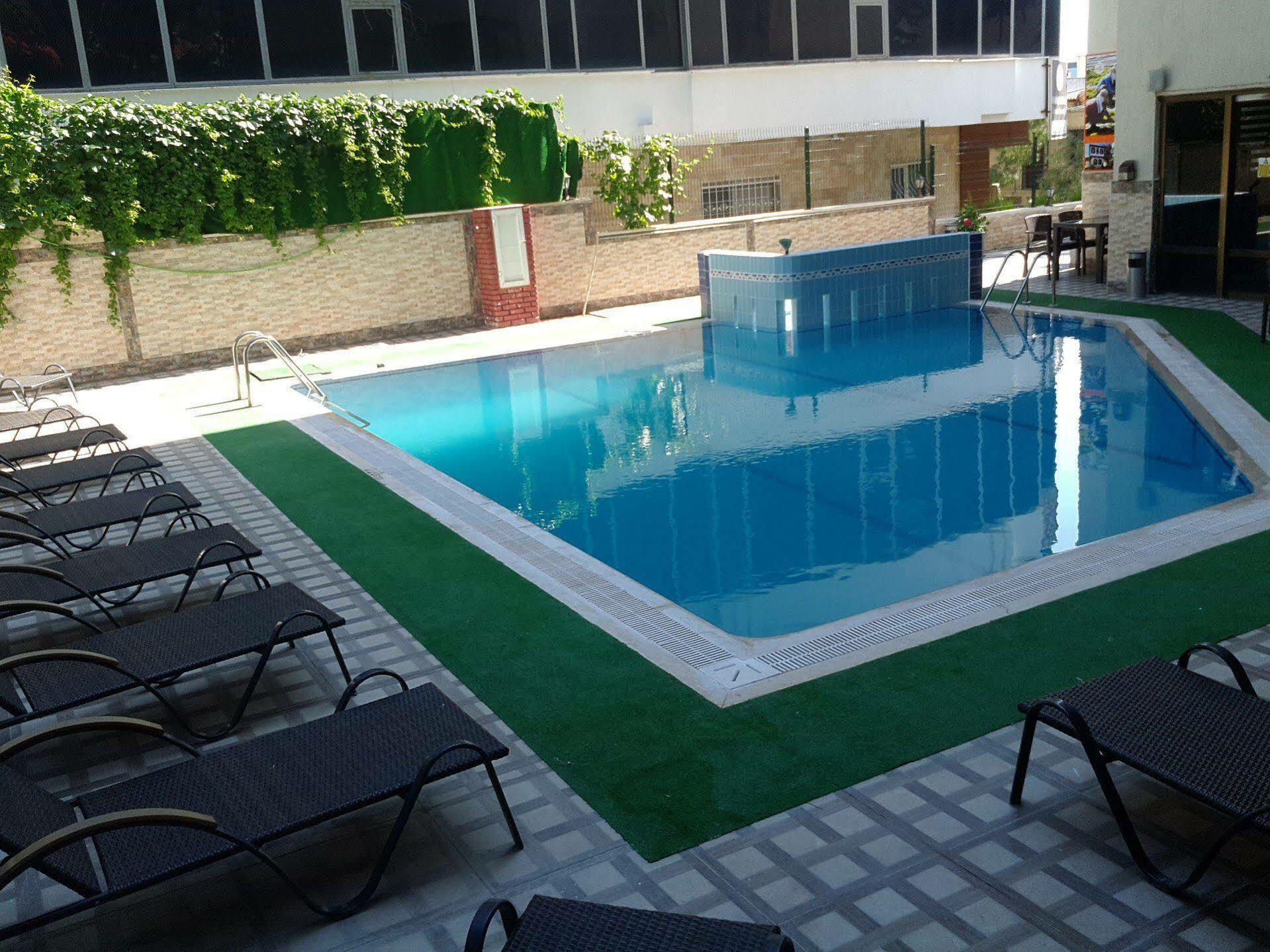 Hotel Saturn 3*