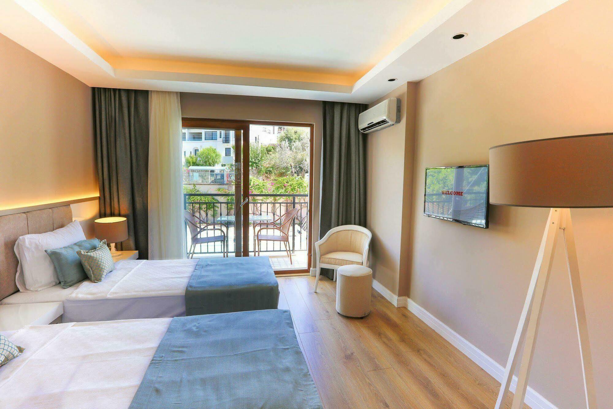 Hotel Bella &