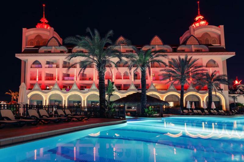 Crown Palace Ultra Hotel Side