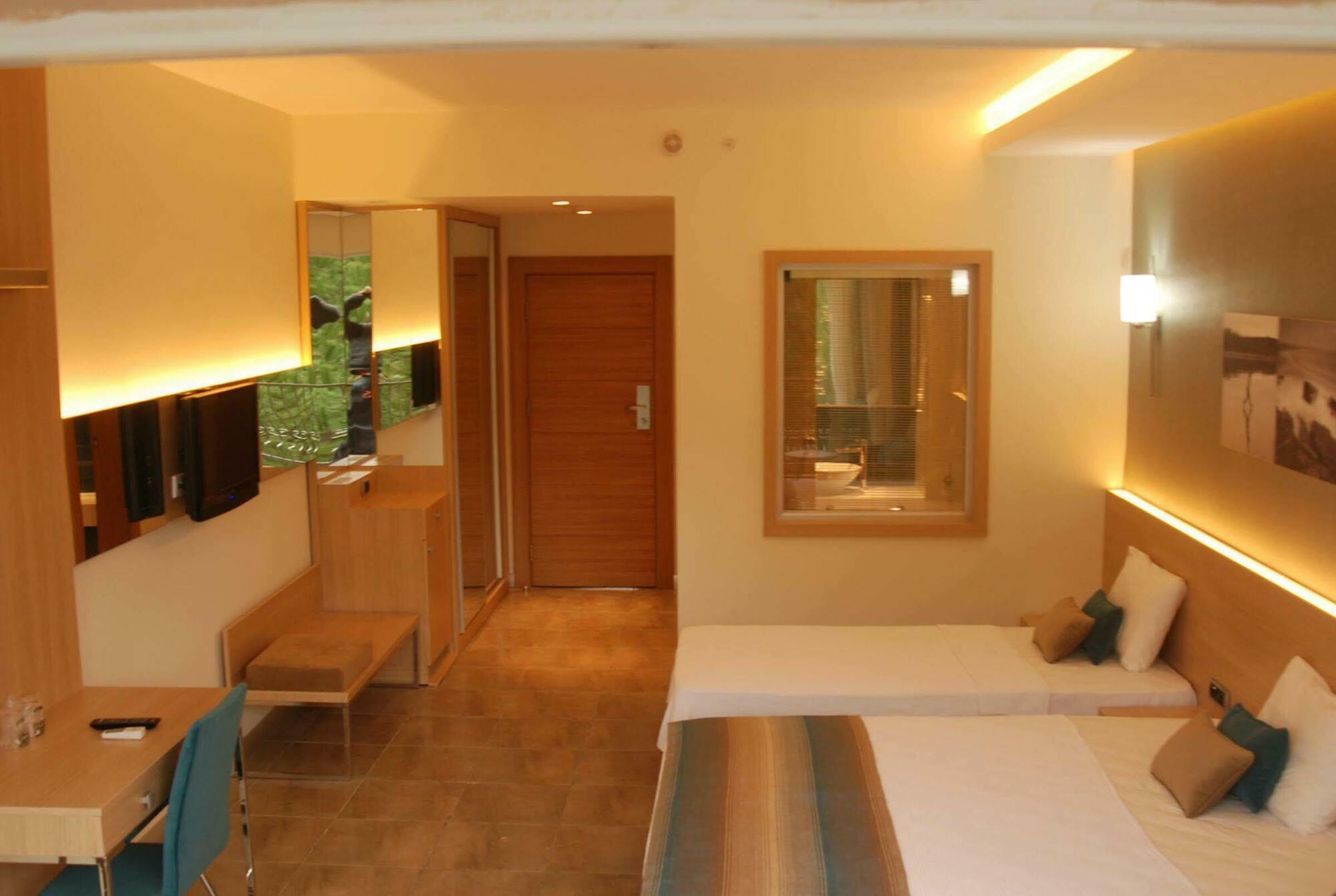 Hotel Kervansaray 4*