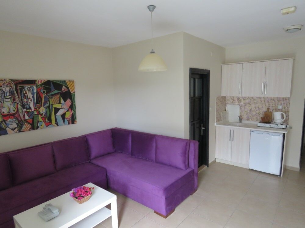 Maison 48 Aparthotel 3*