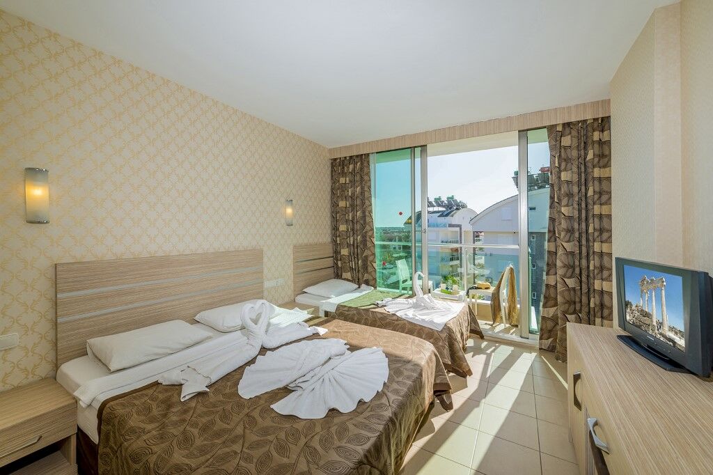 Lowe Hotel 3*