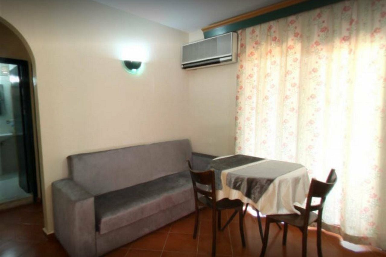 Club Dante Hotel