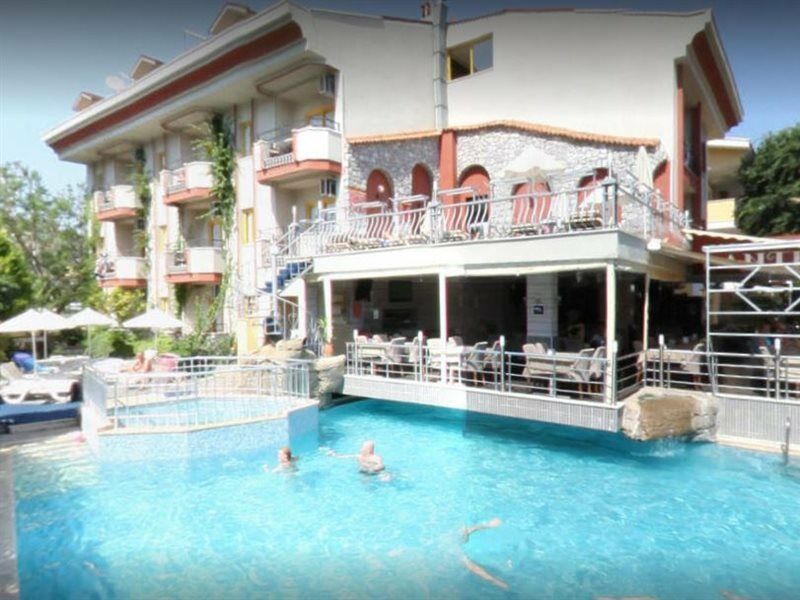 Club Dante Hotel