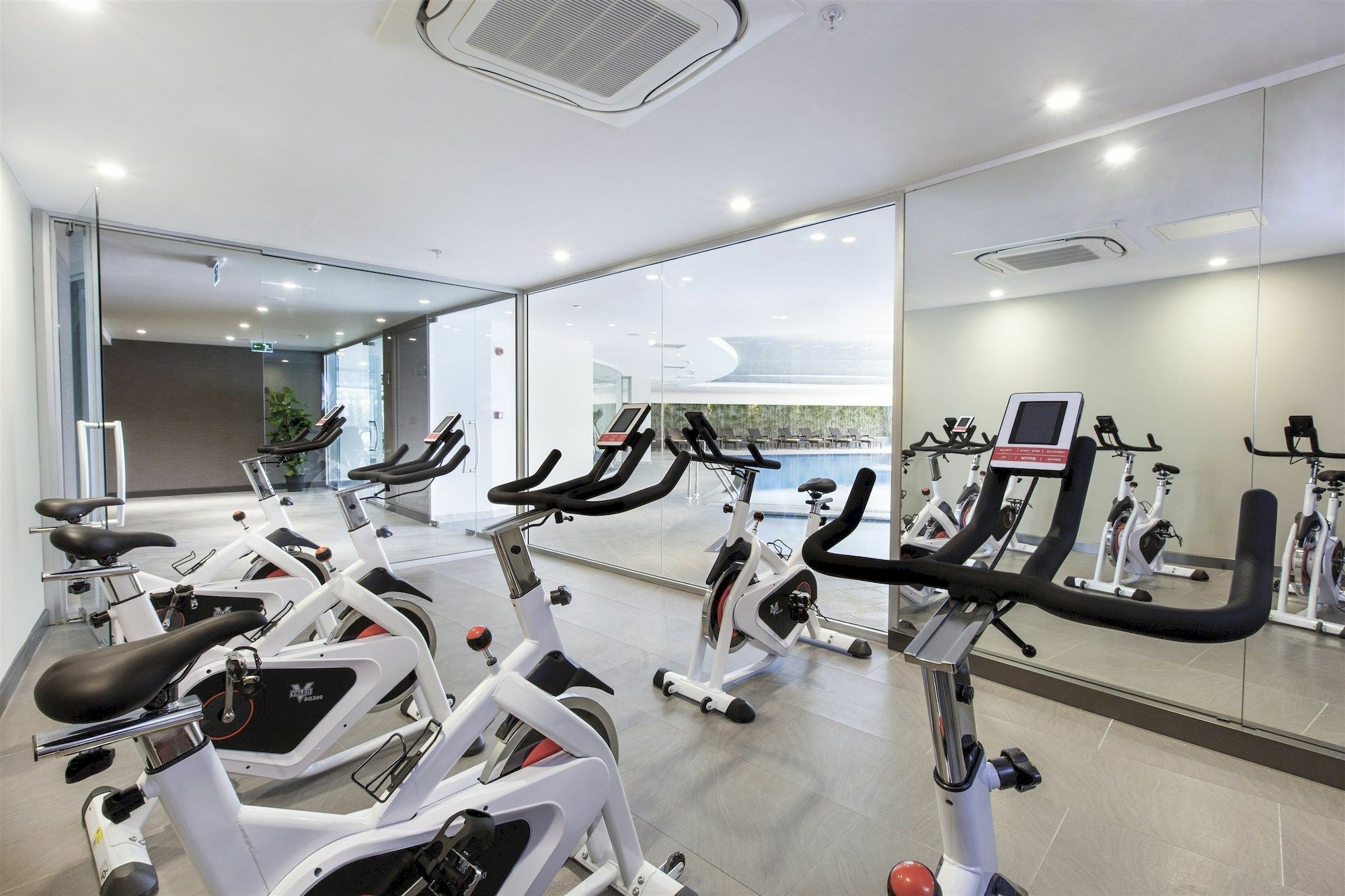 Ramada & By Wyndham Izmir Hotel 4*