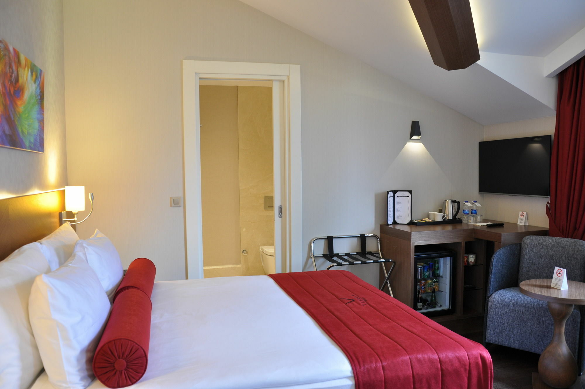 Veyron & Hotel 4*