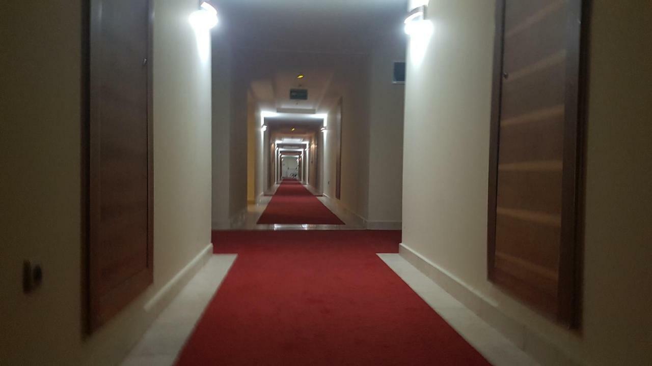 Apartment Gold
