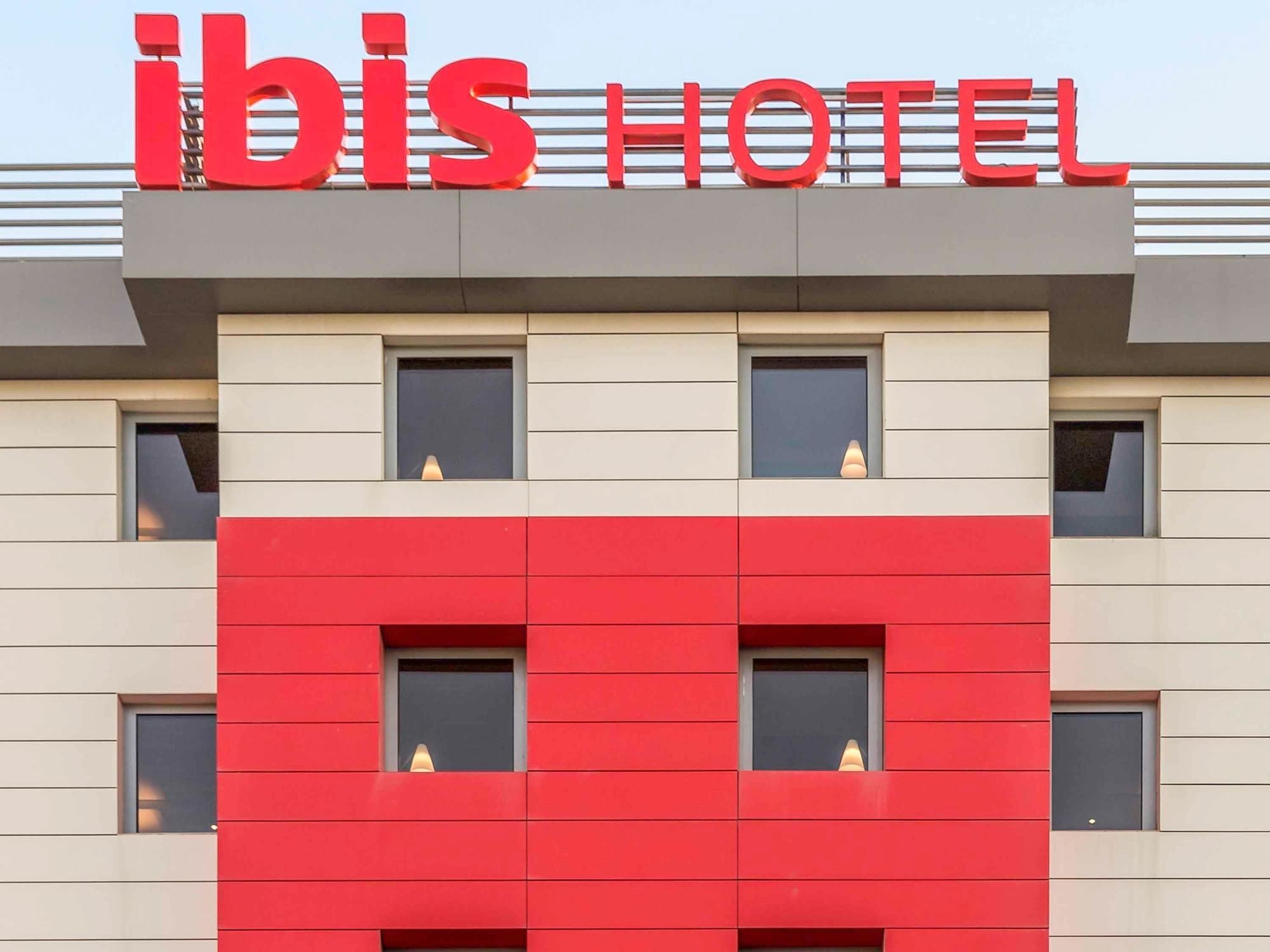 Ibis West Hotel 3*