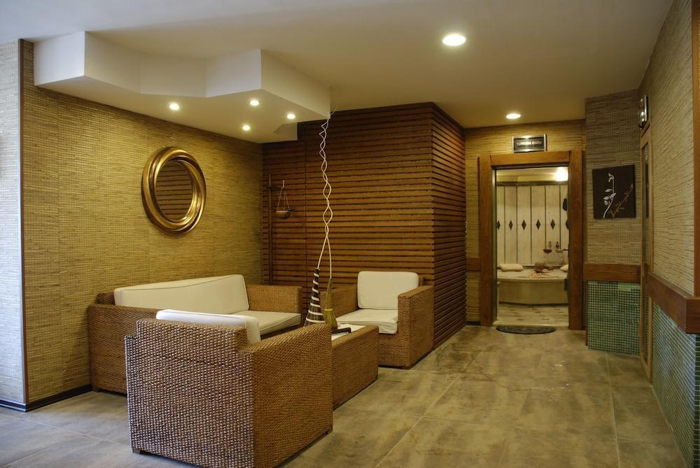 Grand Cettia Hotel 5*