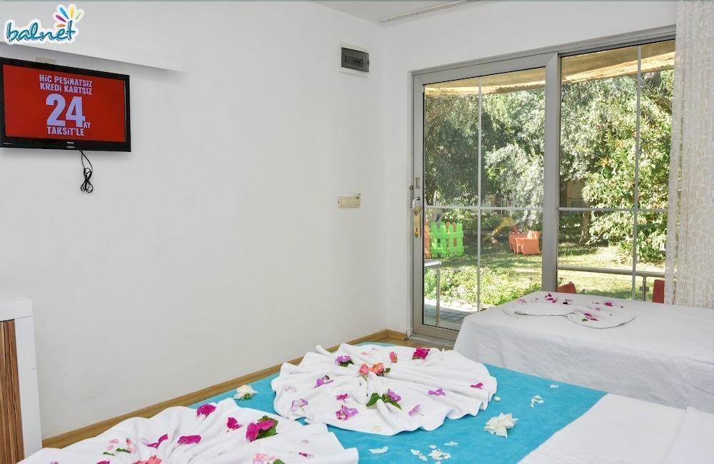 Clover Magic Altinkum Park Hotel Side
