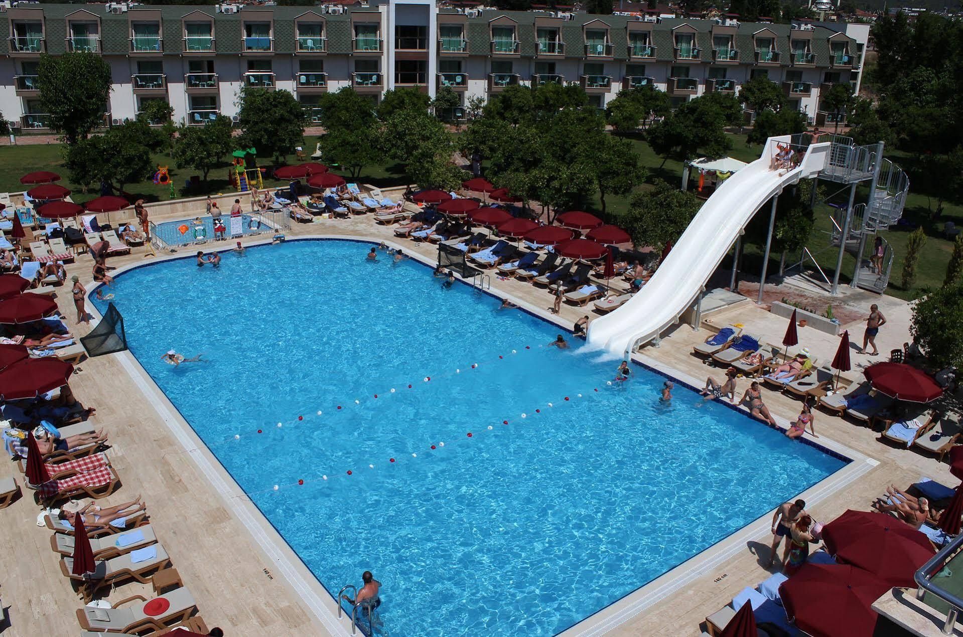 Hotel Monna Roza Garden 4*