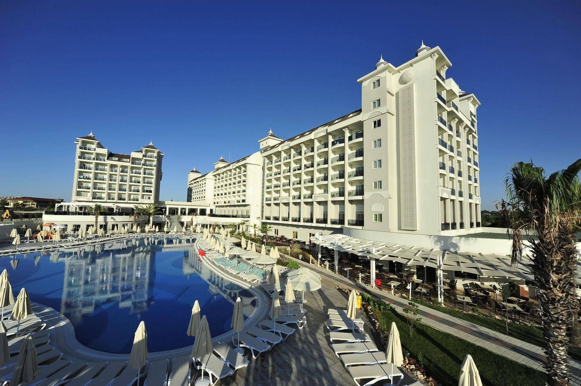 & River & Resort 5*