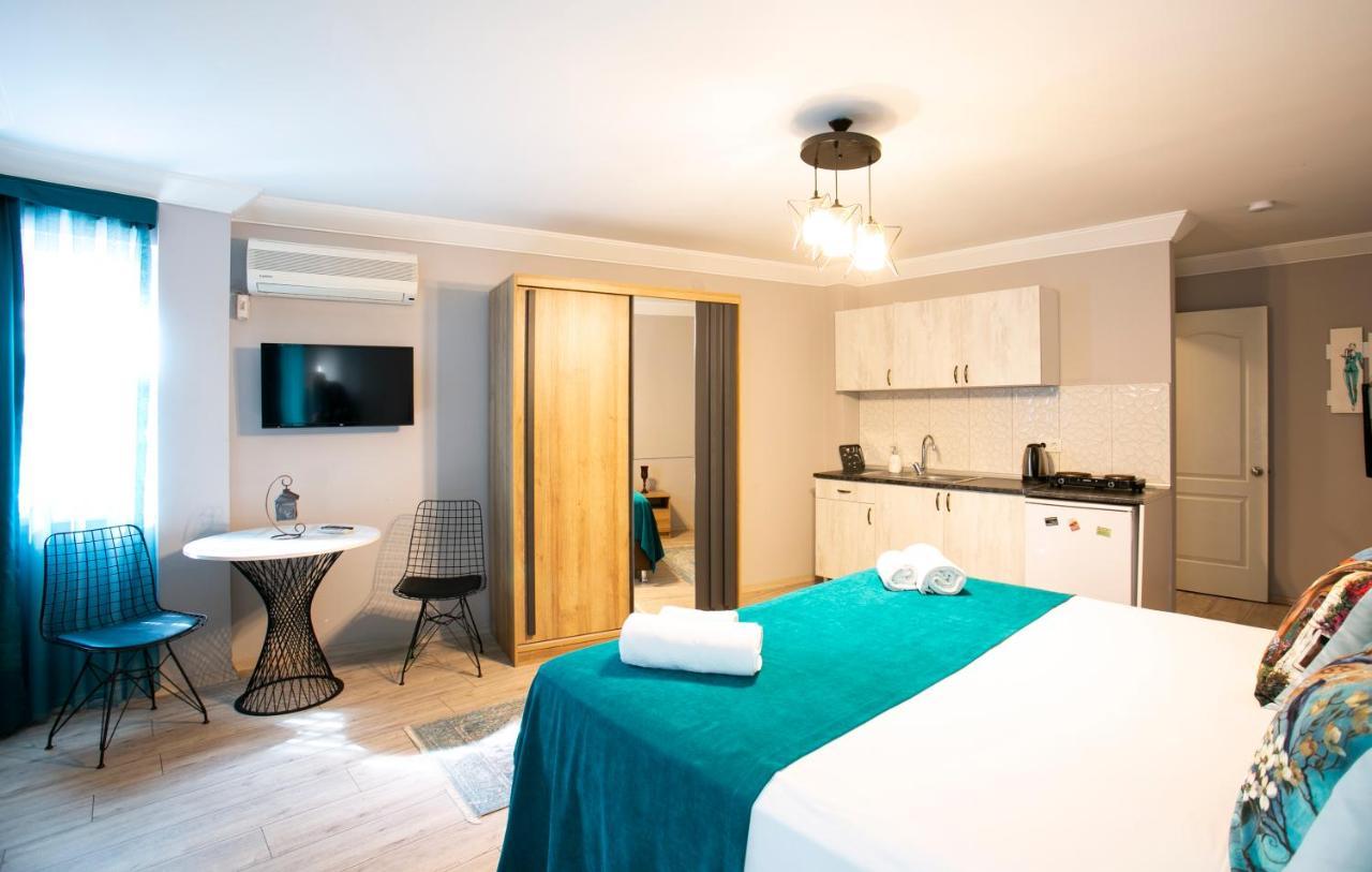 Sirena's Guest house *