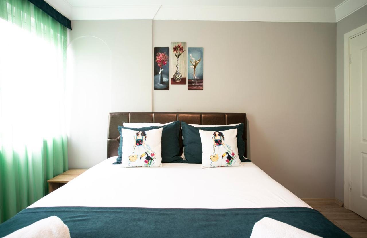 Sirena's Guest house *