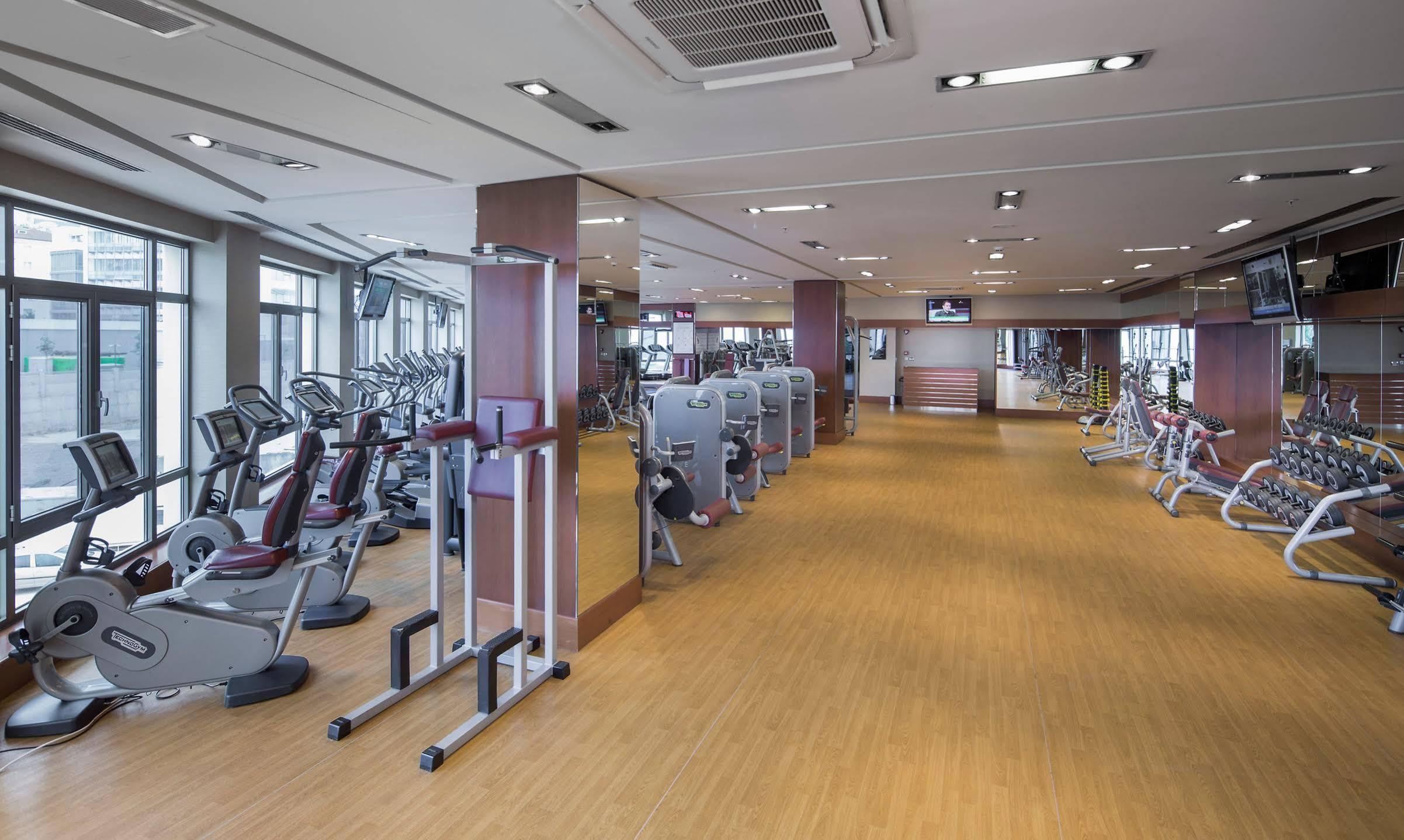 Titanic Business Kartal Hotel 5*