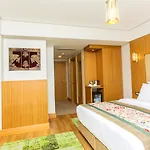 Obelisk Hotel & Suites