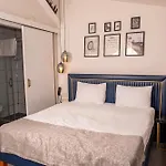 Corner Hot