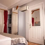 Corner Hot