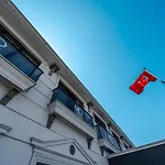 Mq Hotel Suites