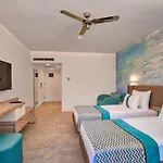 Pirate\'S Beach Club