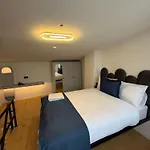 Corner Hot