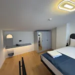Corner Hot