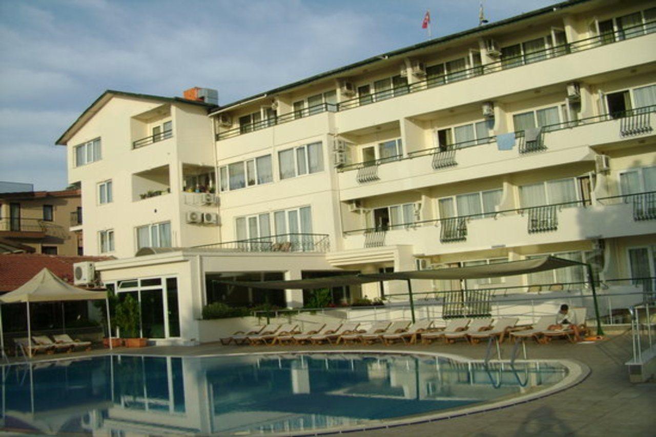 Aquabella Beach Hotel