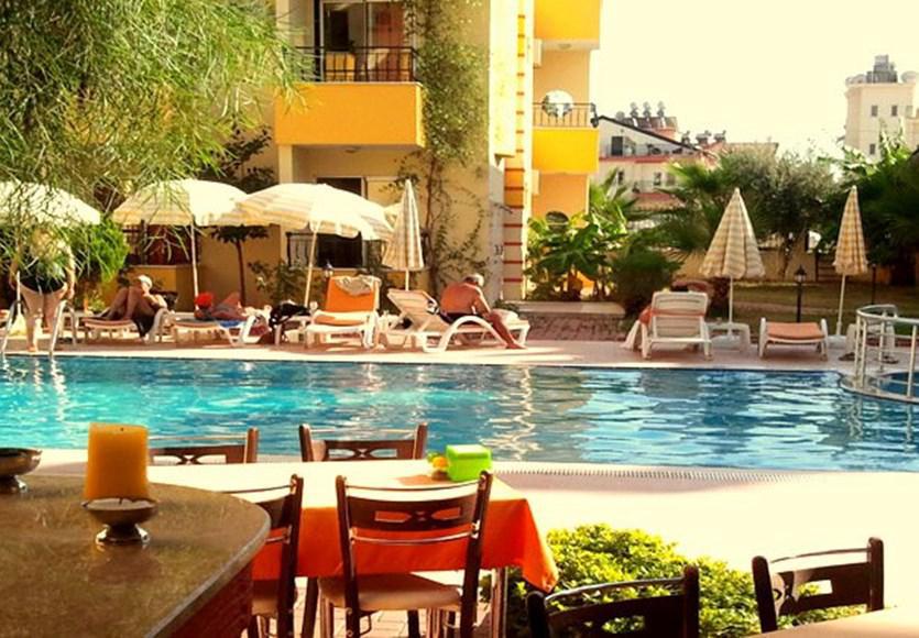 Hotel Summer Rose Side