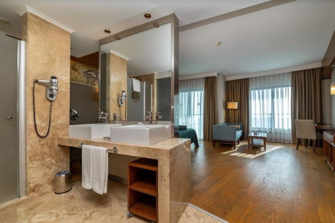 Commodore Elite & Ultra (adults Only) Resort