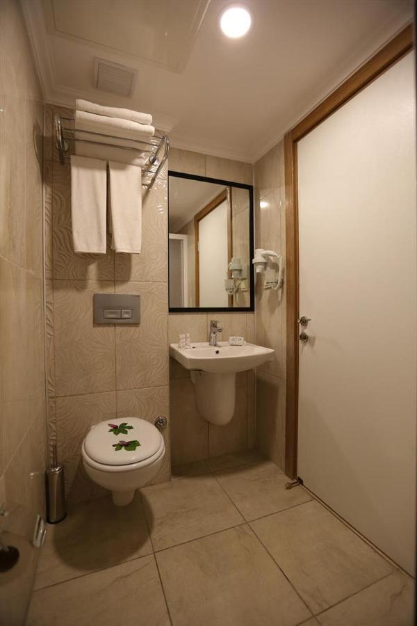 Anita Dream Kemer