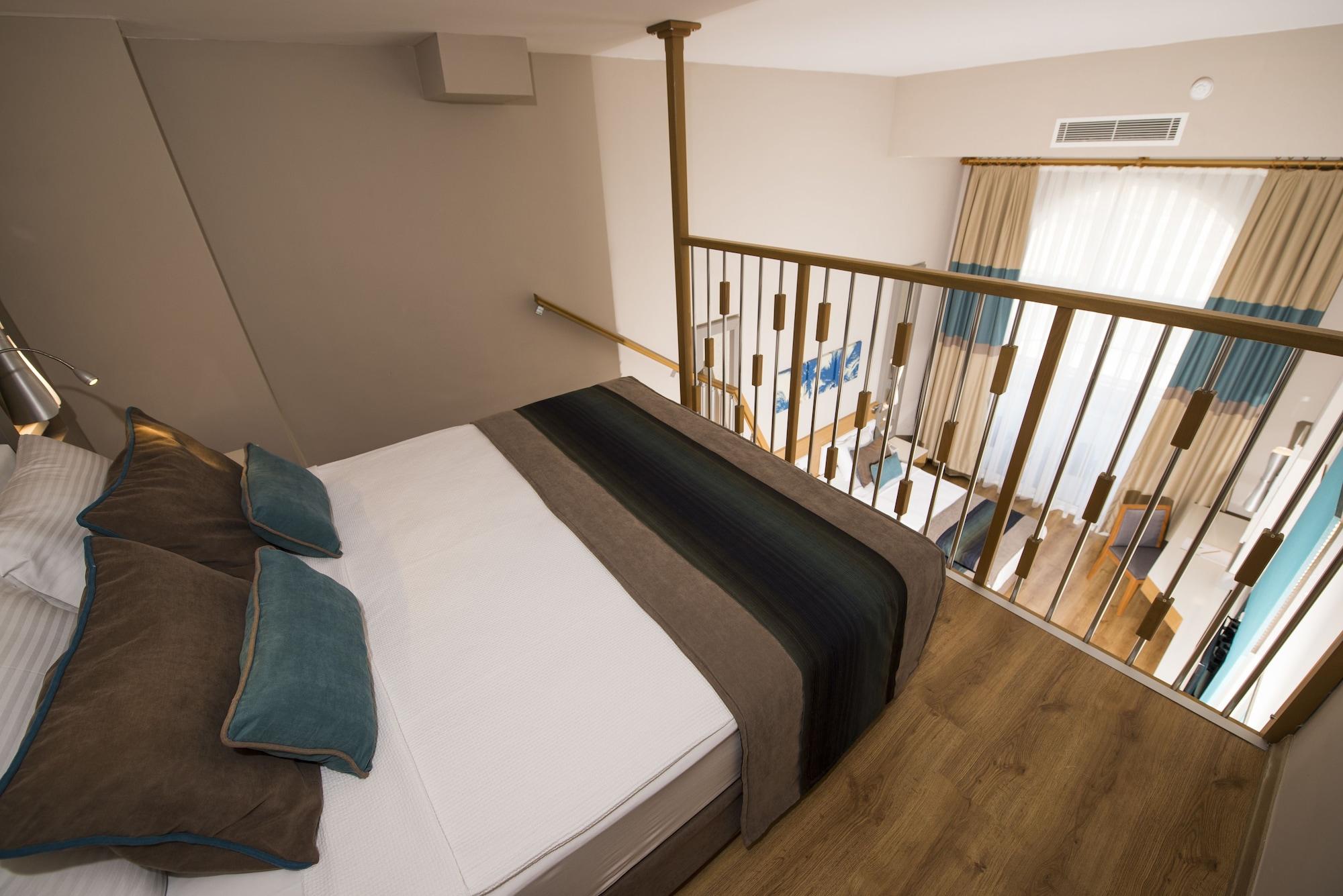 Hotel Palm World &