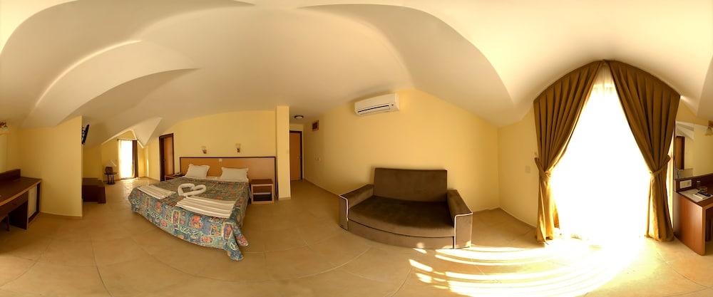Felice Hotel 2*