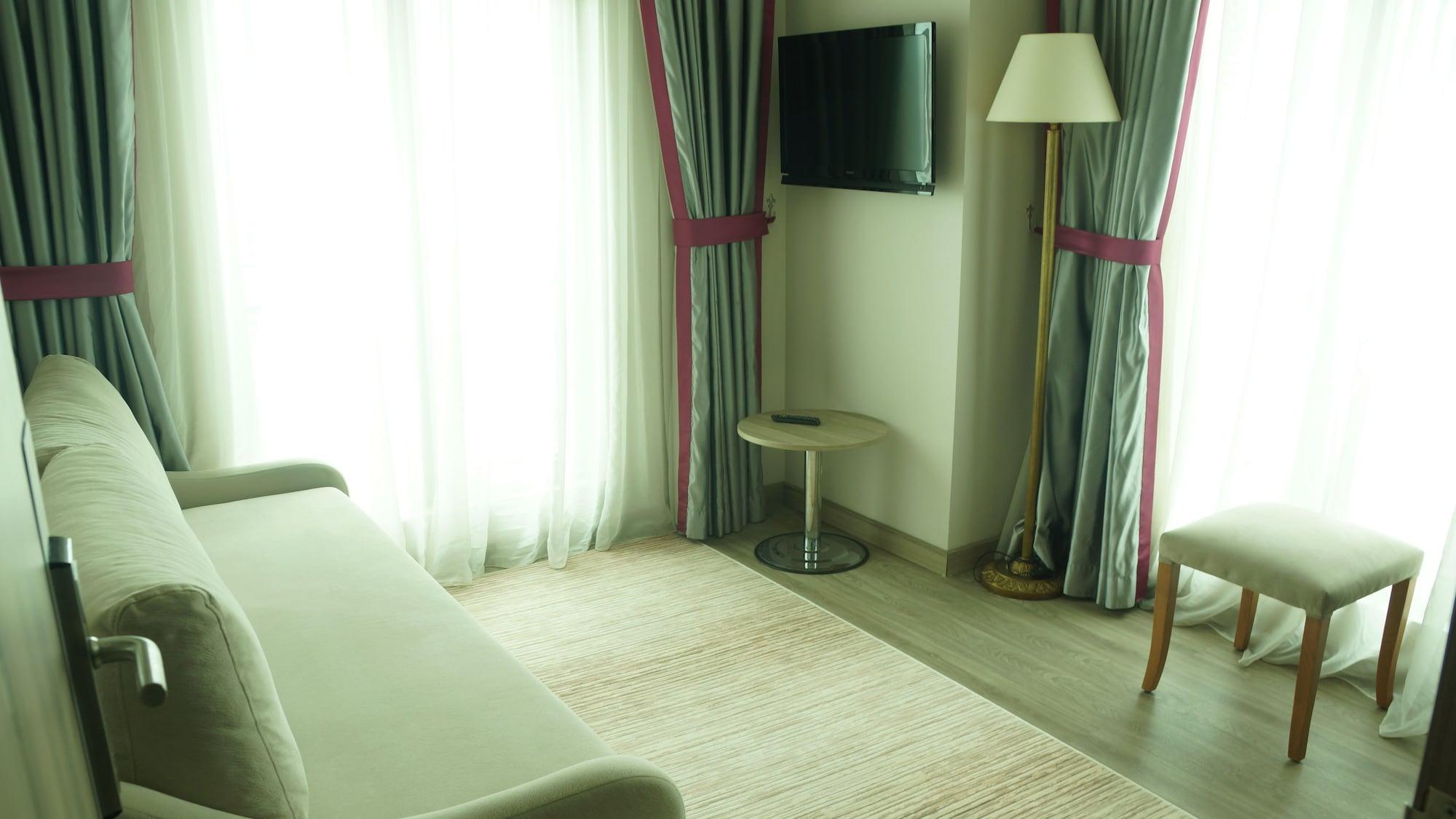 Hotel Dab 4*