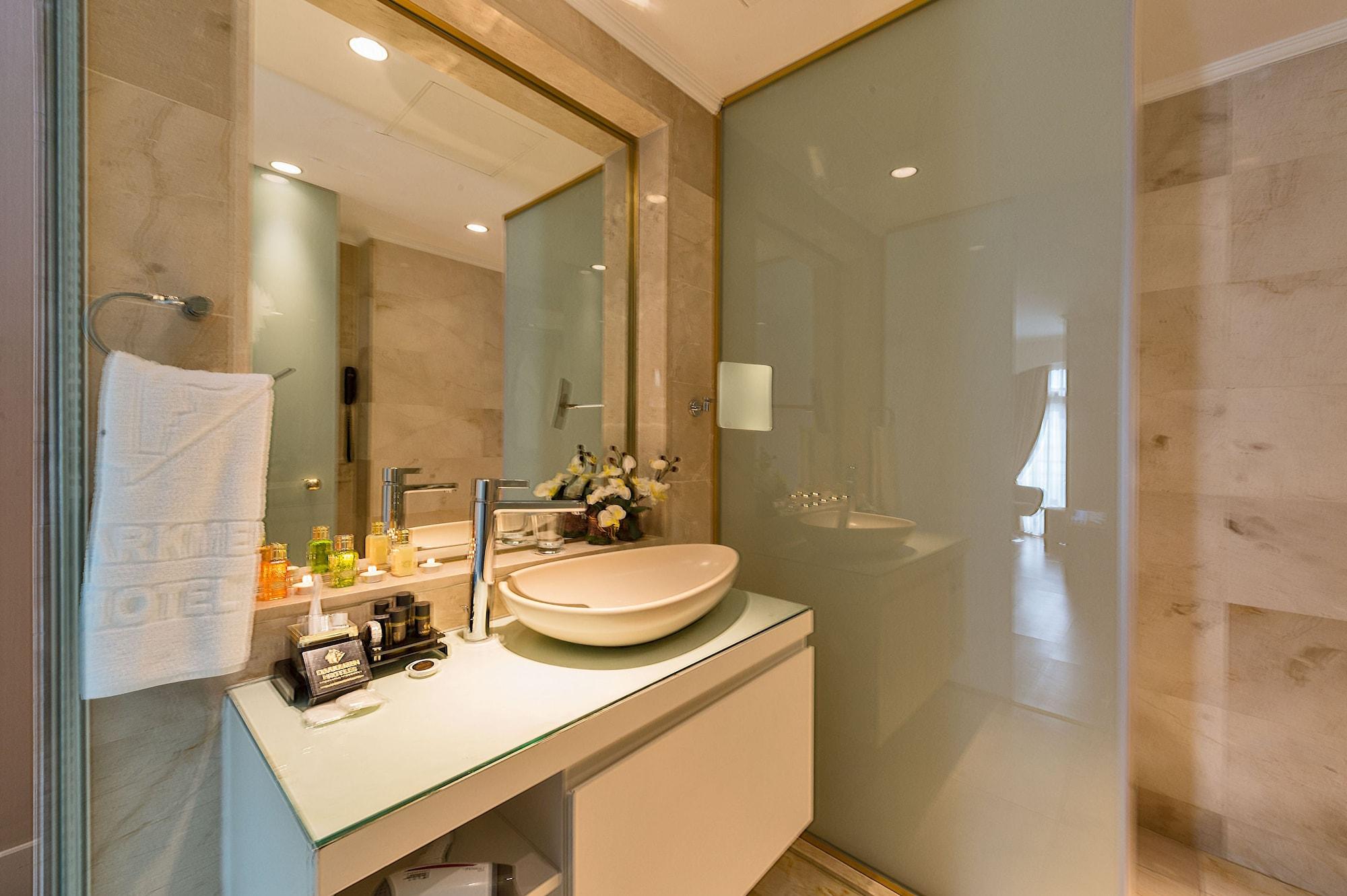 Darkmen Hotel 3*