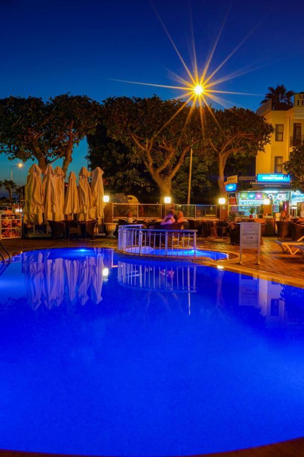 Parador Beach Hotel 3*