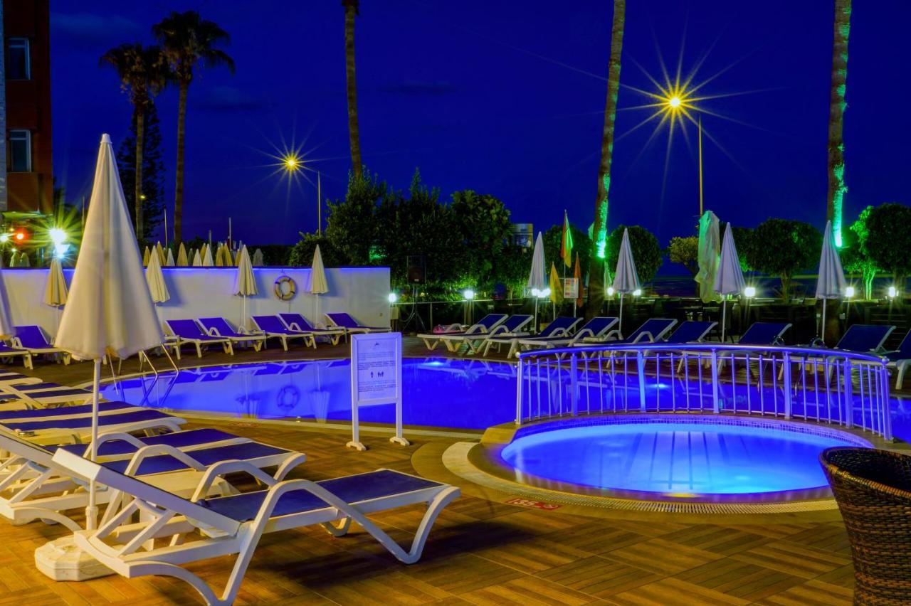 Parador Beach Hotel