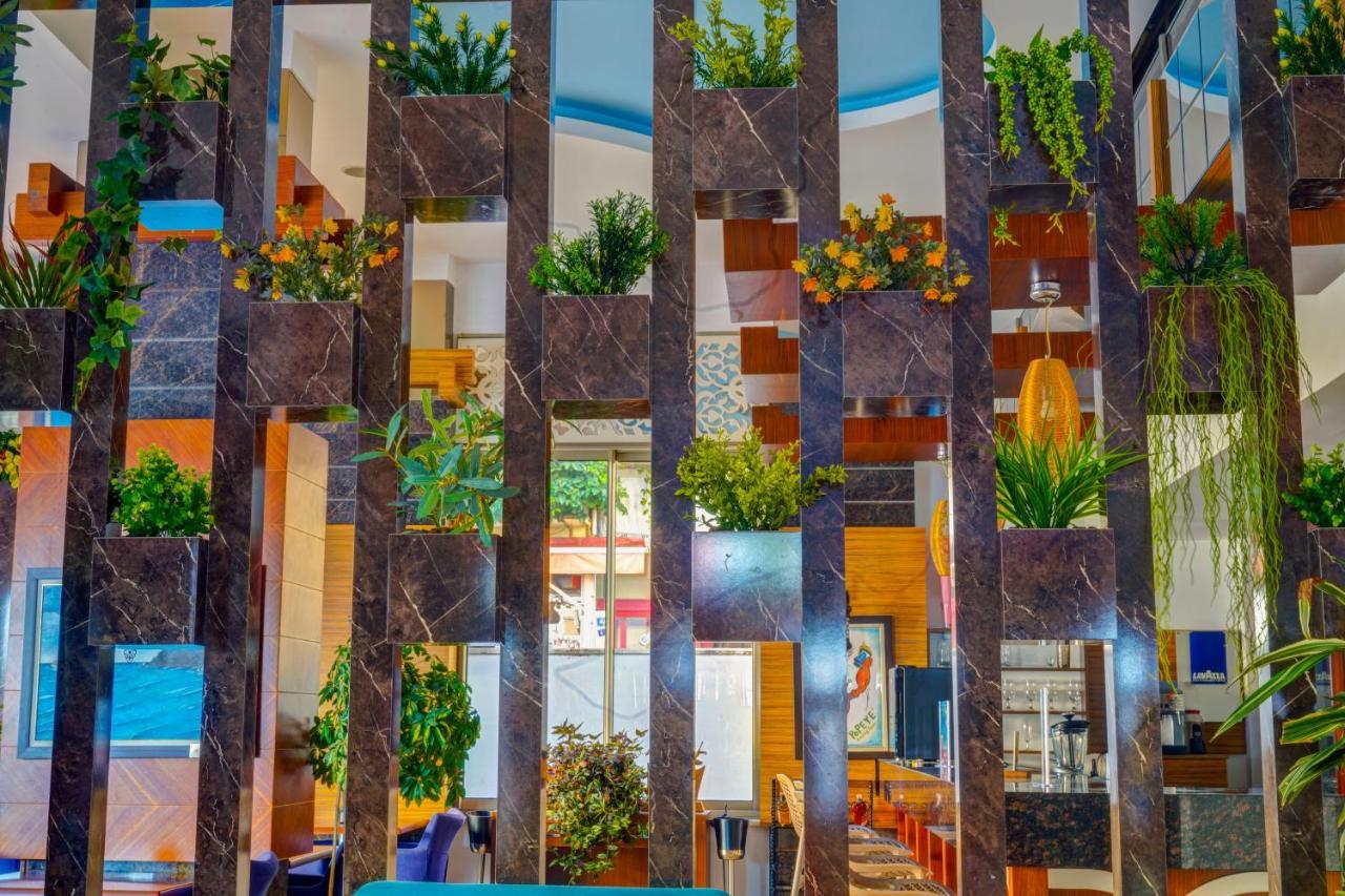 Parador Beach Hotel Hotel 3*