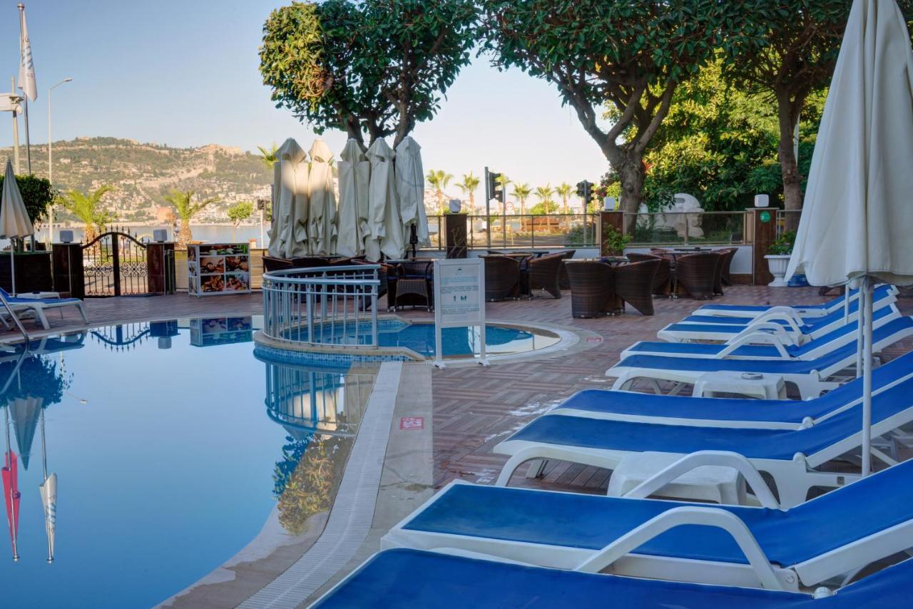 Parador Beach Hotel Hotel 3*