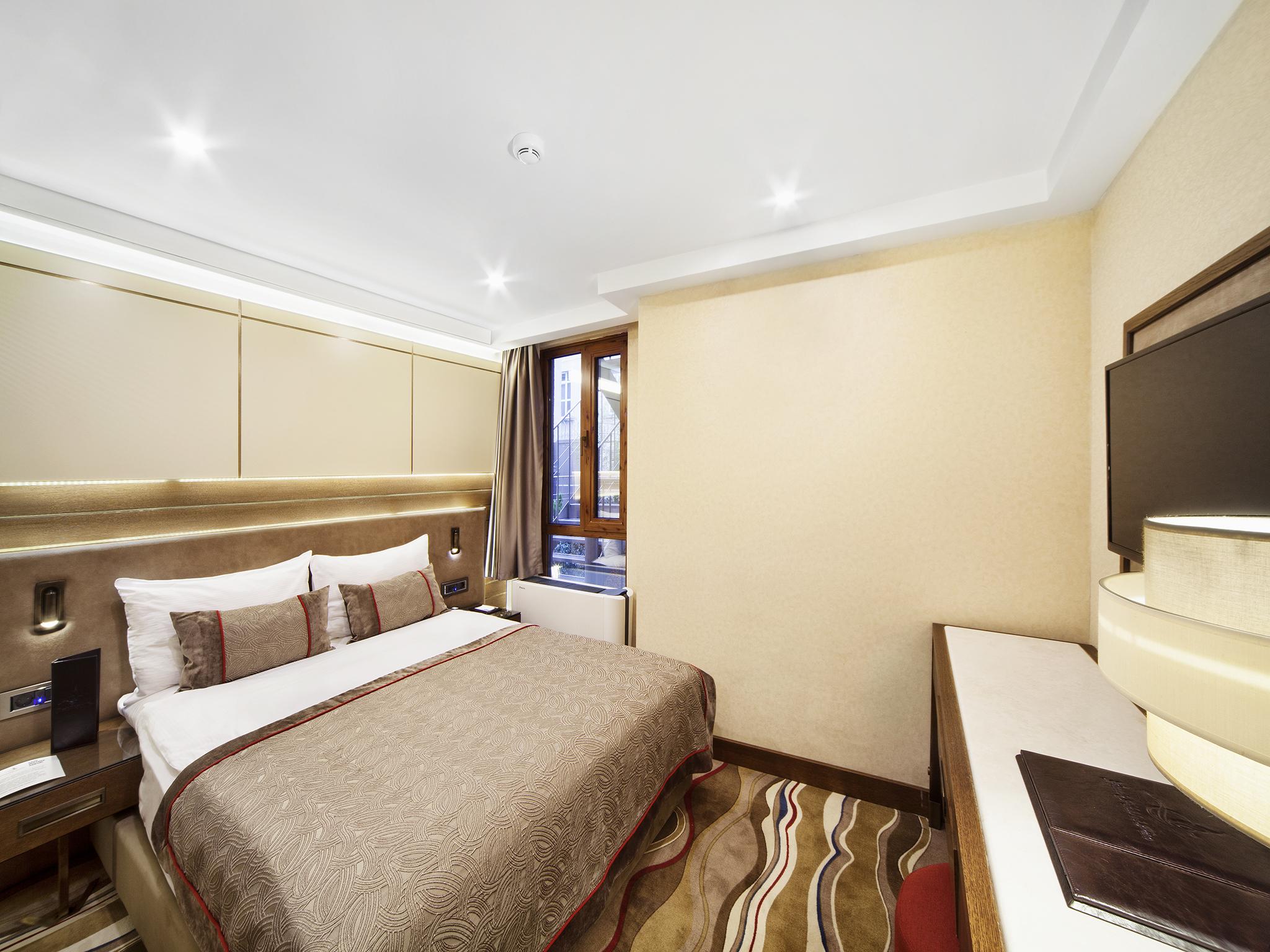 Hotel Grand De Pera 4*