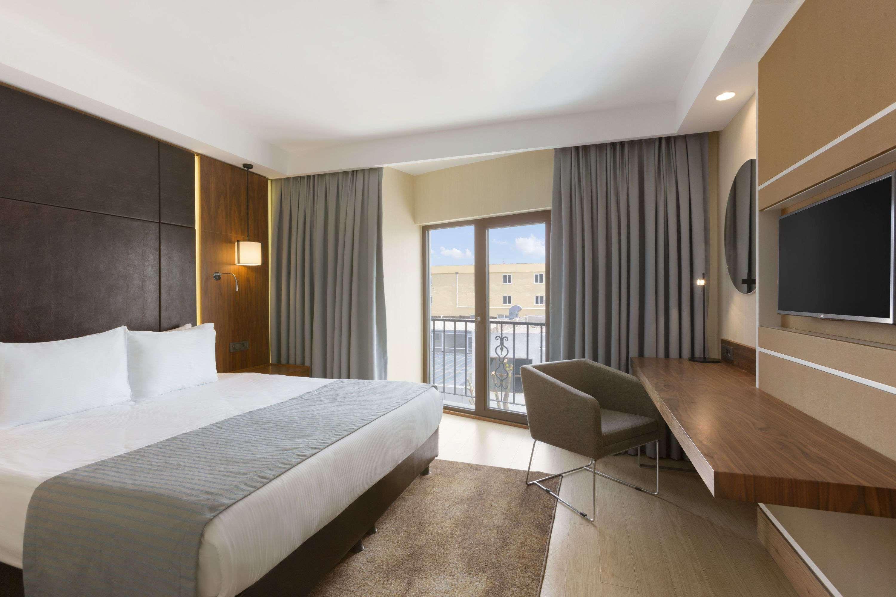 Hotel Ramada By Wyndham Florya 4*
