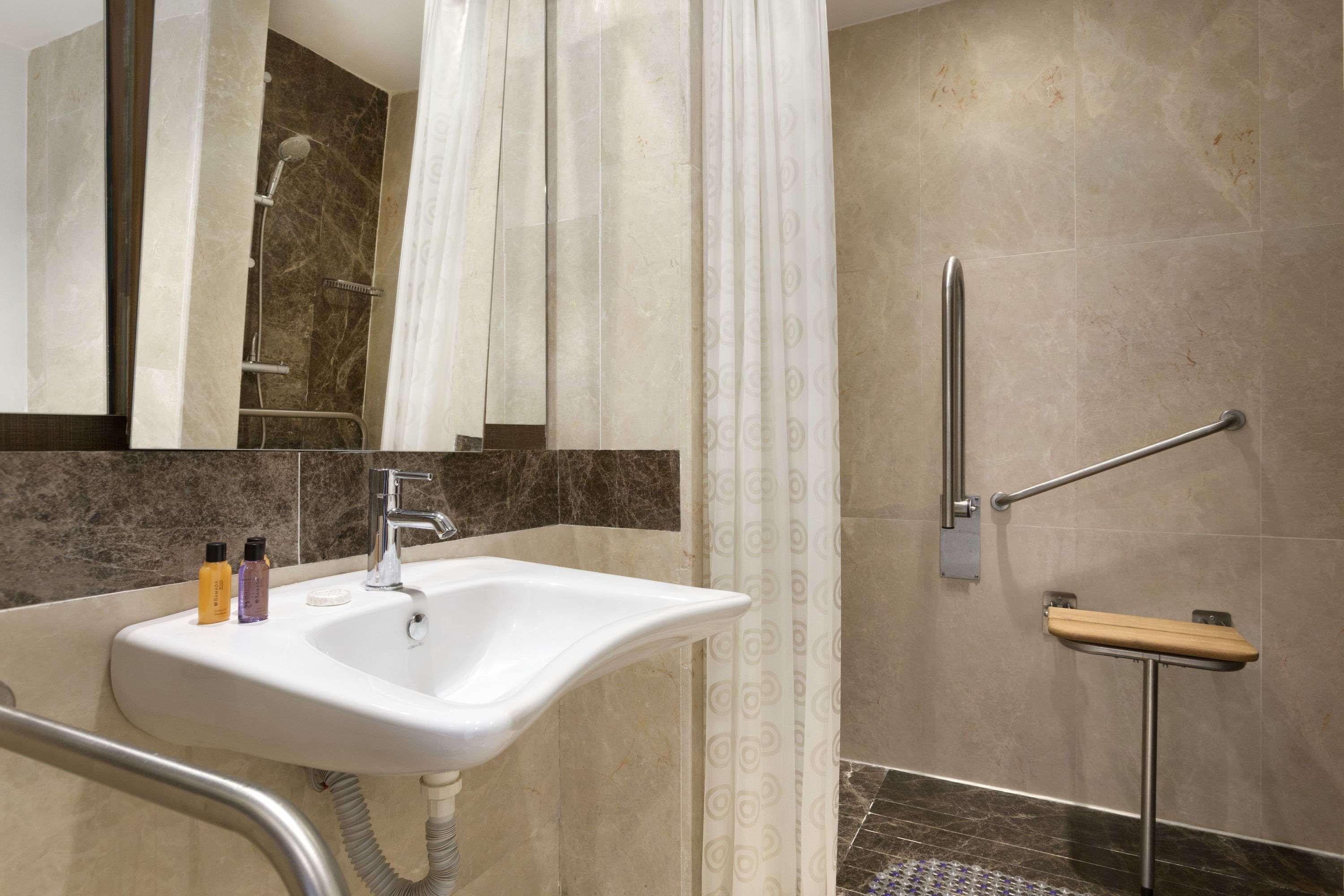 Hotel Ramada By Wyndham Florya