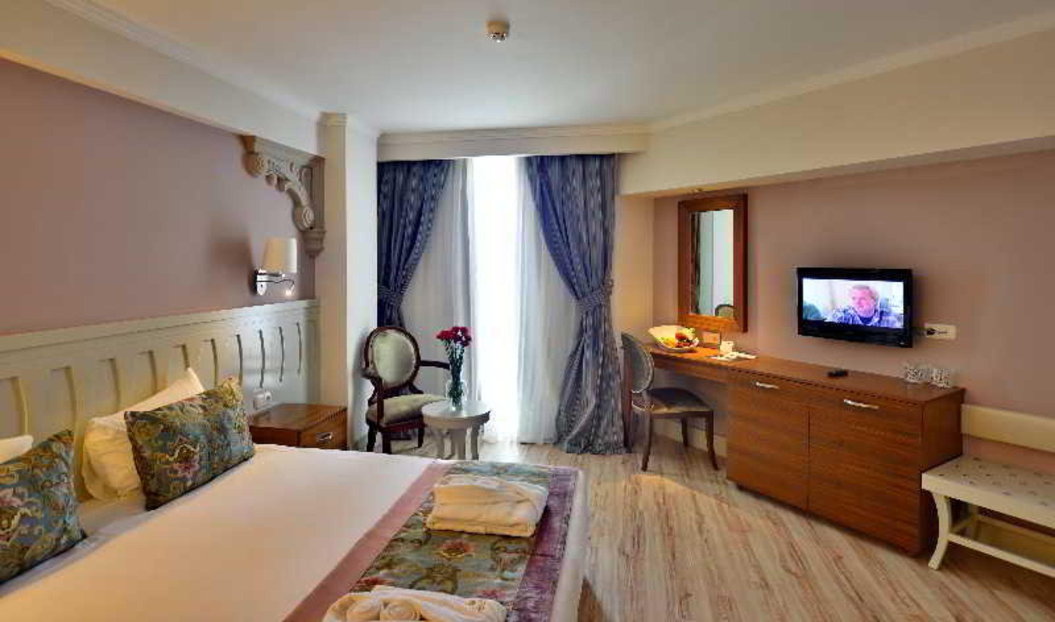 Hotel Crown Serenity Ultra