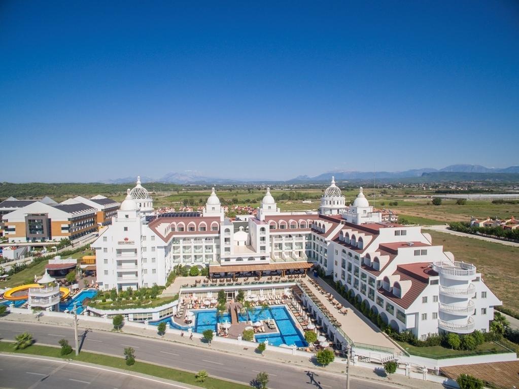 Crown Serenity Ultra Hotel Side