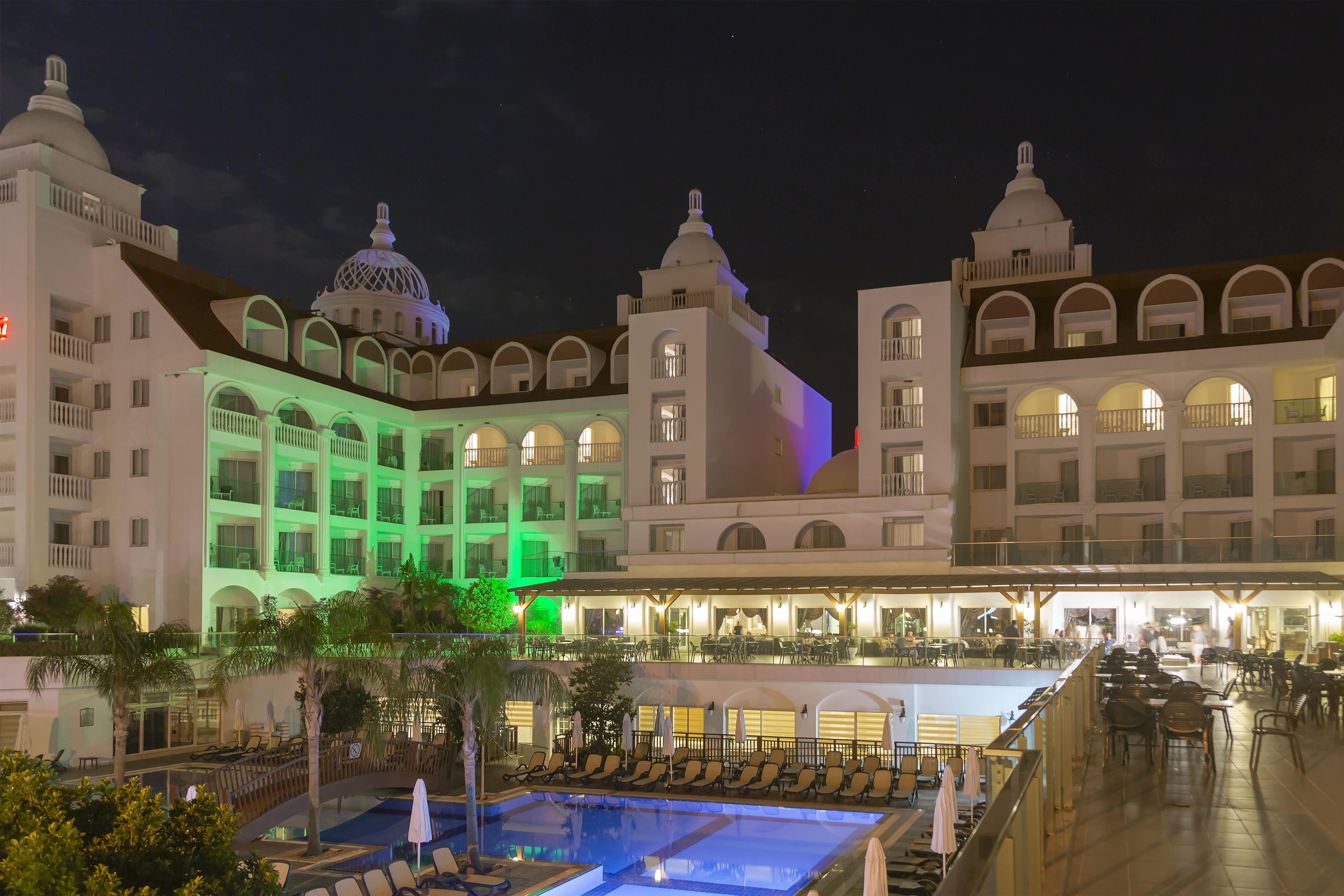 Crown Serenity Ultra Hotel